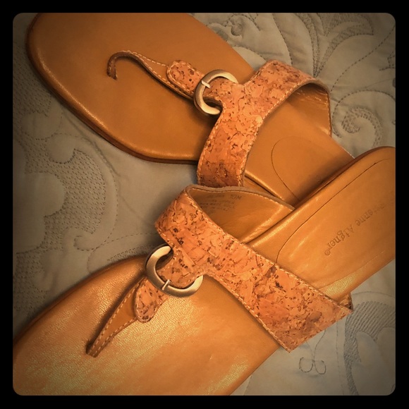 Etienne Aigner tan sandals-size 10 - Picture 1 of 1
